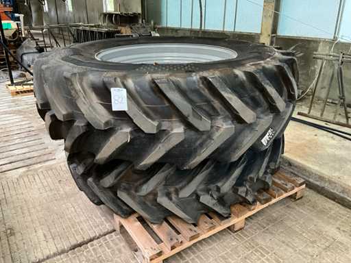 Alliance AgriStar II Tire with rim (2x)