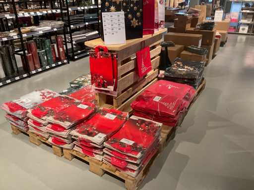 Ambalare cadouri de Cr?ciun pentru petrecere