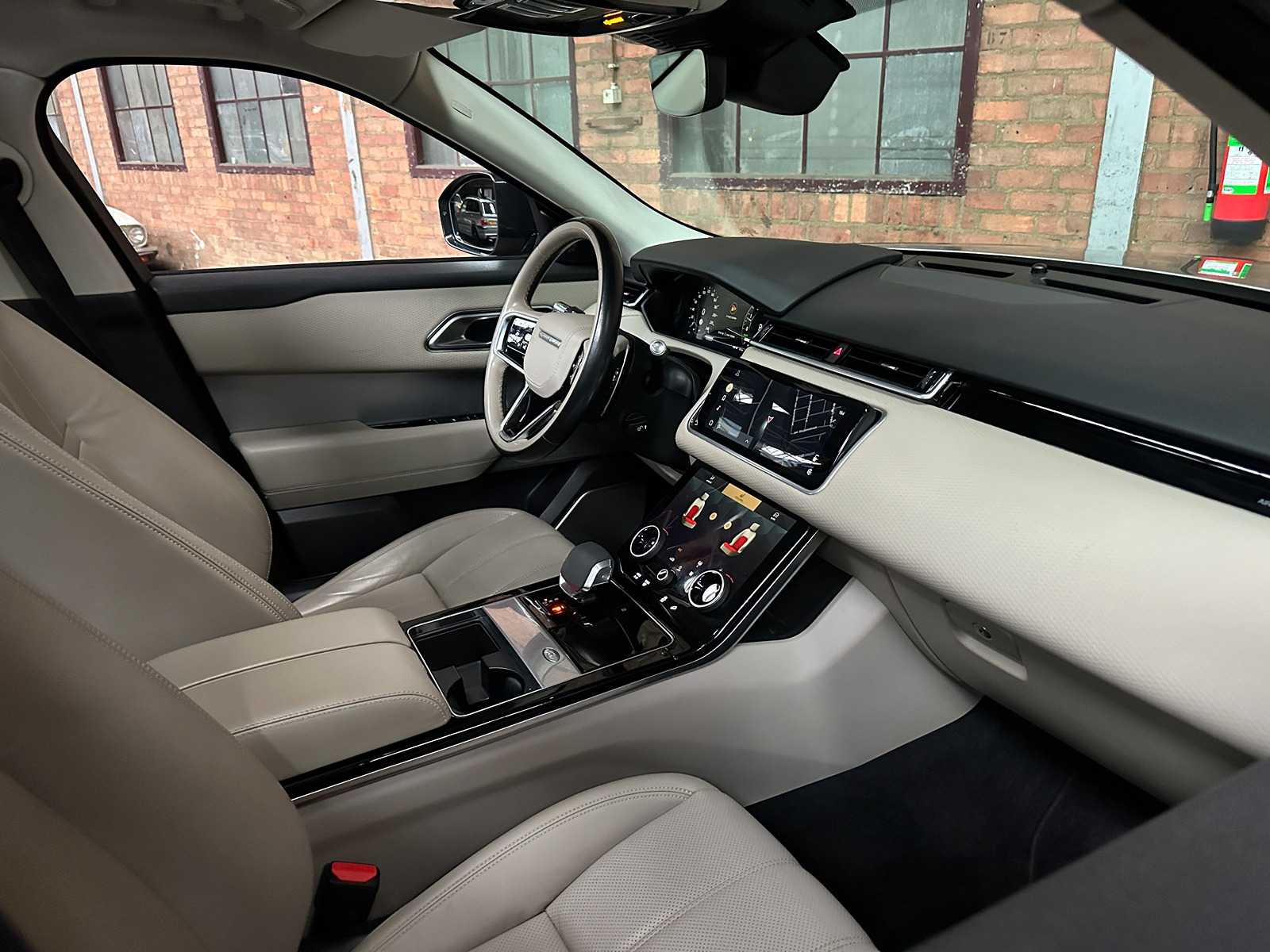 Land Rover Range Rover Velar 2.0 P400e R-Dynamic HSE 300pk 2021 (Origineel-NL), L-870-KS