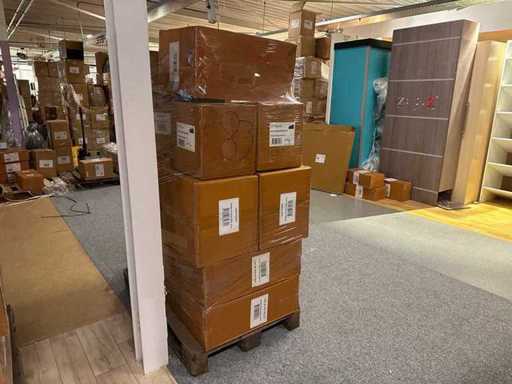 Décoration de fête, valeur au détail 2 000 €