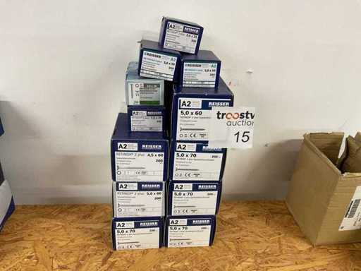 Kisten mit Edelstahlschrauben aus Holz