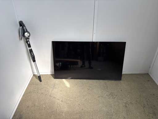 Samsung U8000F 55 TV | Bosch BCS711A Steelstofzuiger