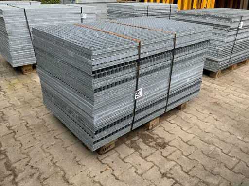 Steel slatted floor 1400x880mm (25x)