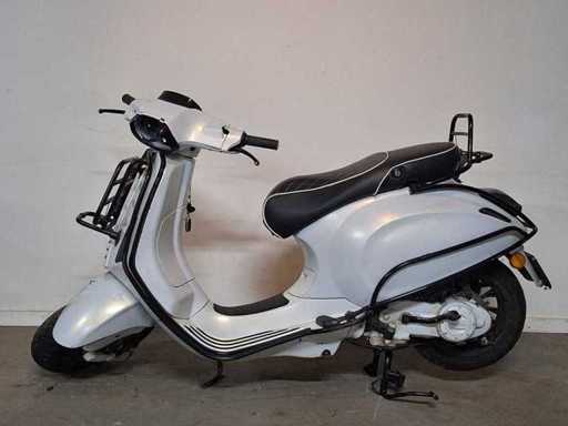 Piaggio Vespa Sprint, moped 4 timpi pe 4 timpi pe 45 km