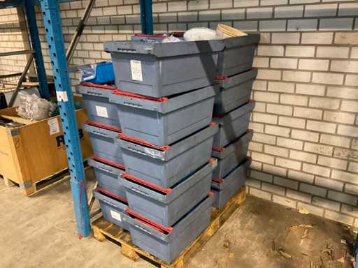 Lotto di parti in plastica