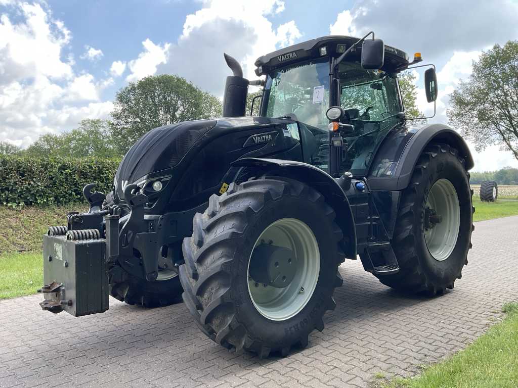 2017 Valtra S374 Tracteur agricole à quatre roues motrices