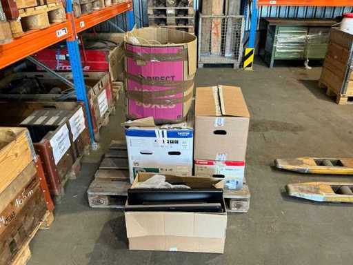 Ensemble d’accessoires informatiques, imprimantes et scanners
