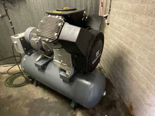 Compressore a pistoni Atlas Copco LE15 10-UV TM 270 CE