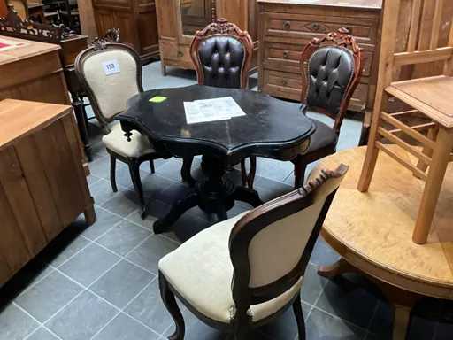 Table with central base + chairs