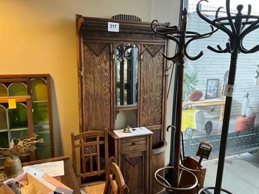 Houten staande antieke Kapstok