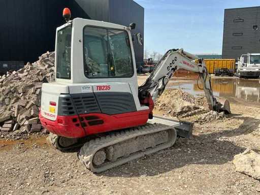 Minikoparka Takeuchi TB253 z 2014 roku
