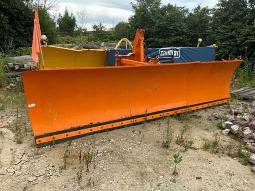 SCHMIDT Orange Snow Shovel