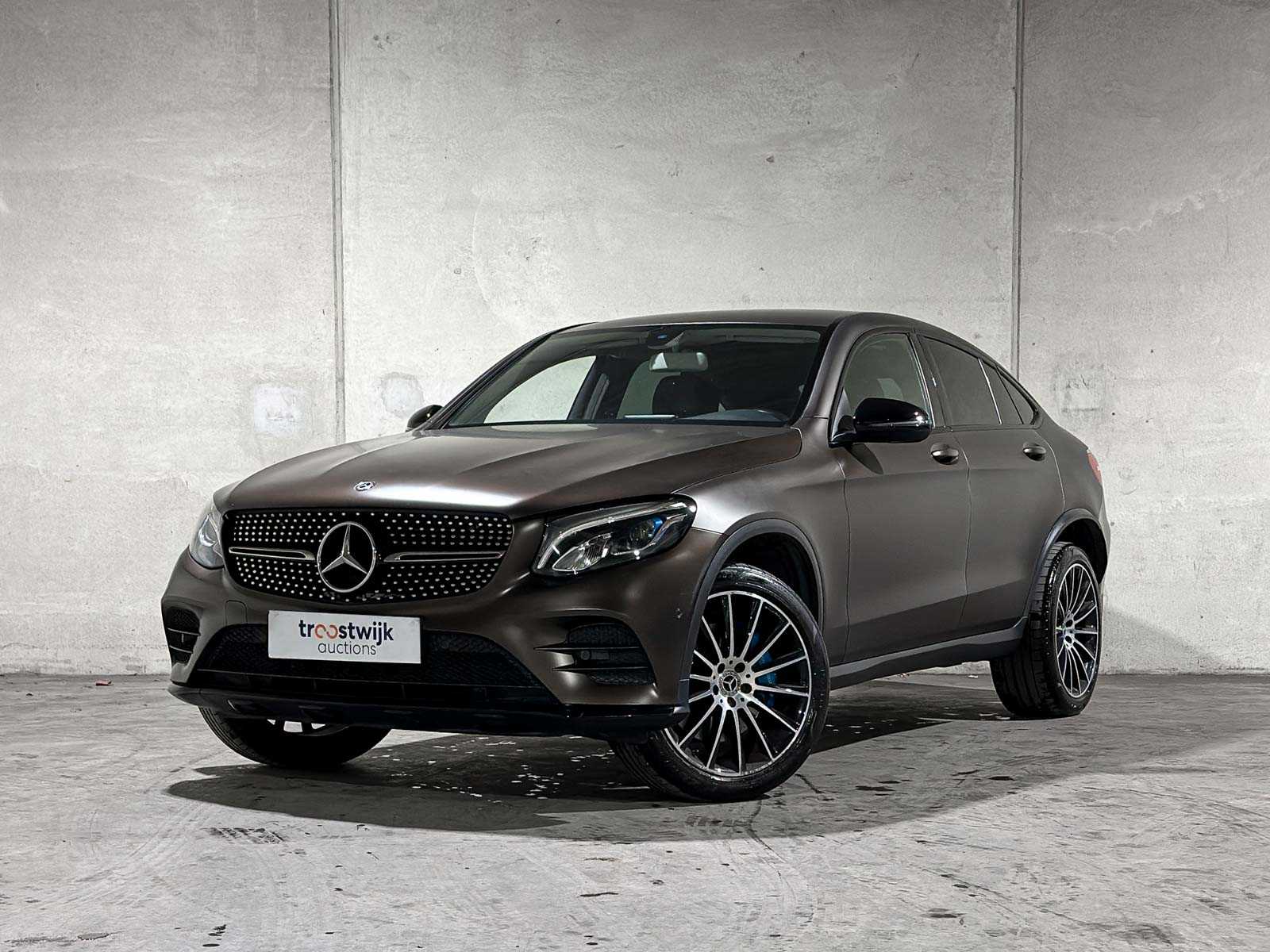 Luxury, sports and classic cars te Tiel