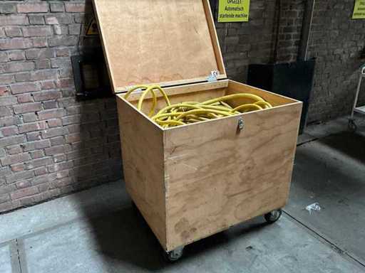 Transportbox 105x85x110cm v.v. Serien-Wasserschläuche