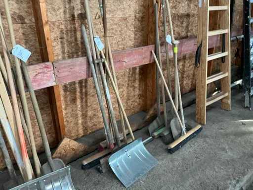 Divers aannemersmateriaal