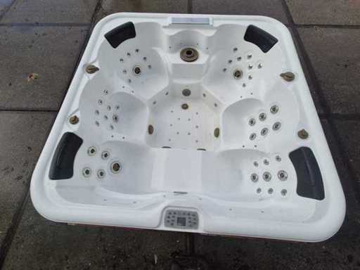 Jacuzzi dla 6 osób i zewnętrzne spa