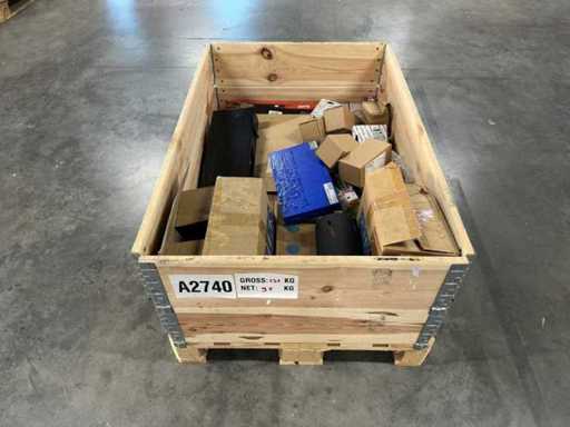 Charge von Werkzeugen und Zubehör