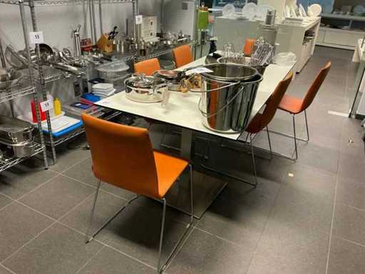 Vergadertafel + stoel (6x)