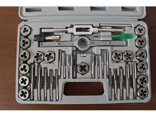 FREUTEK ATT0035 Tap & Die Set
