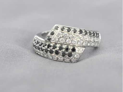 Leo Pizzo - Bague en or blanc avec diamant noir et blanc