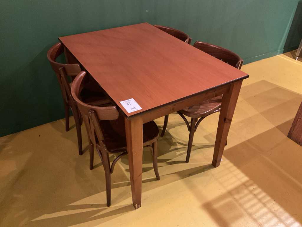 Stół restauracyjny z krzesłami