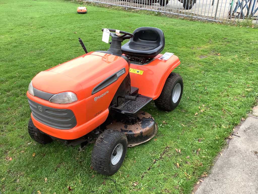 2010 Husqvarna LT 131 Riding Mower