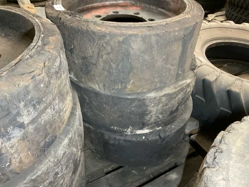 Solid forklift tire (3x)