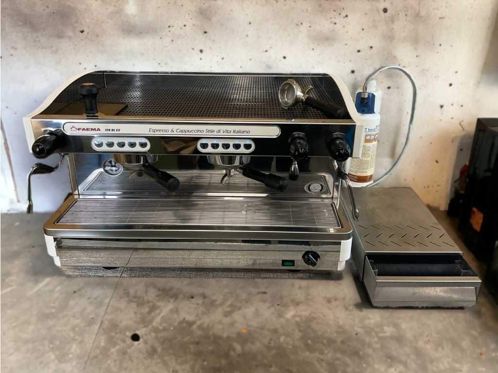 Faema E98 RE: Espressor & Cappuccino
