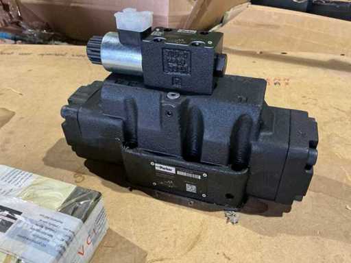 Parker D81VW026B1NJW Hydraulic valve (2x)