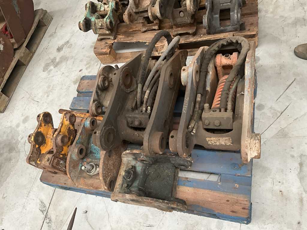 Large lot Quick couplers mini crane complete with parts.