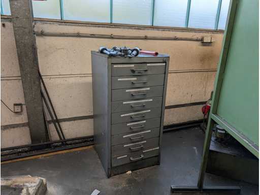 Werkstattschrank mit Inhalt