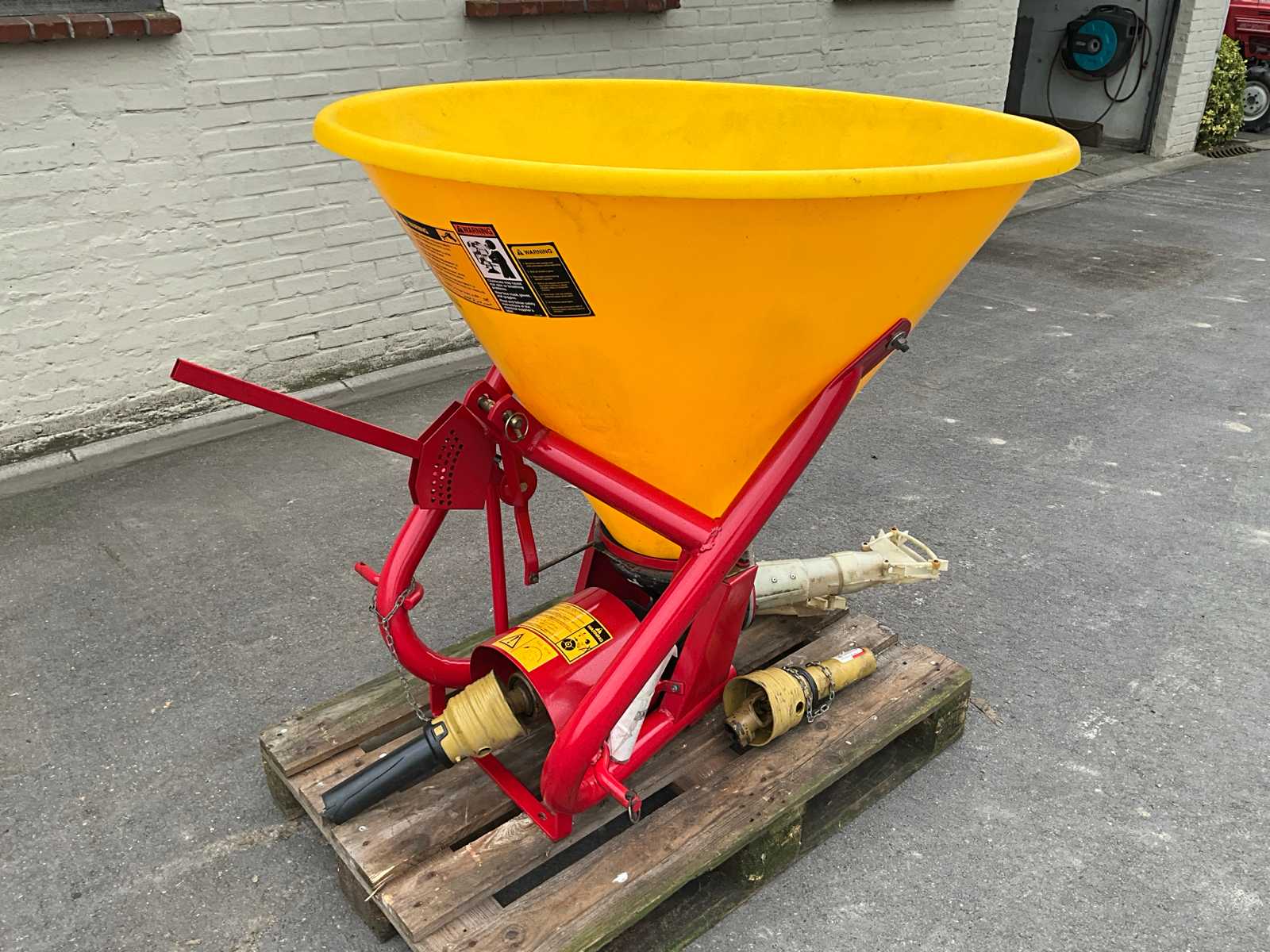 Rondini SPTO 350 Mounted Fertilizer Spreader