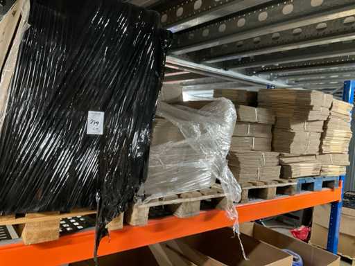 Palette avec cartons (4x)