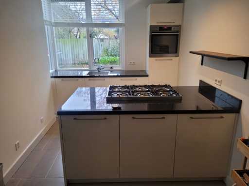 Cuisine avec appareils AEG/Boretti