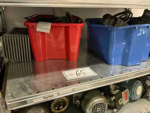 Vari dispositivi elettronici/pezzi di ricambio