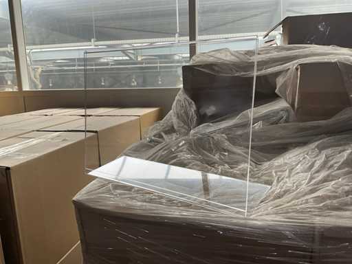 Lot présentoirs/cadres plexi A4 sur pied (1275x)