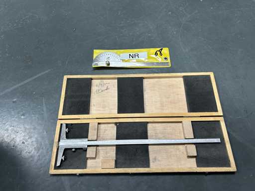 NIEZNANY P605-30780 Podstawka o głębokości 300 mm + kompaktowy kątomierz