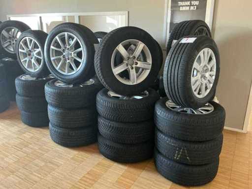 Felgi Audi z oponą (32x)