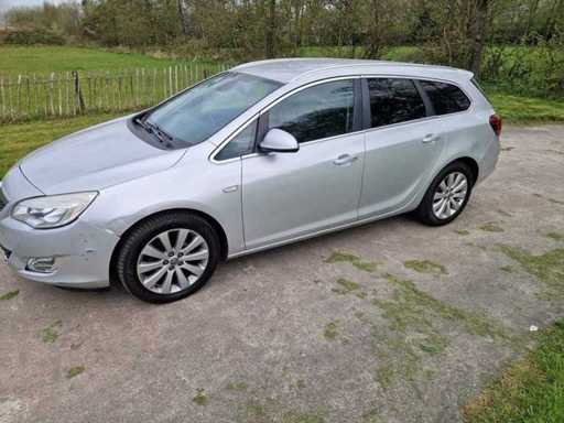 Opel Astra Sports Tourer 1.4 Turbo Cosmo Passenger Car 2011