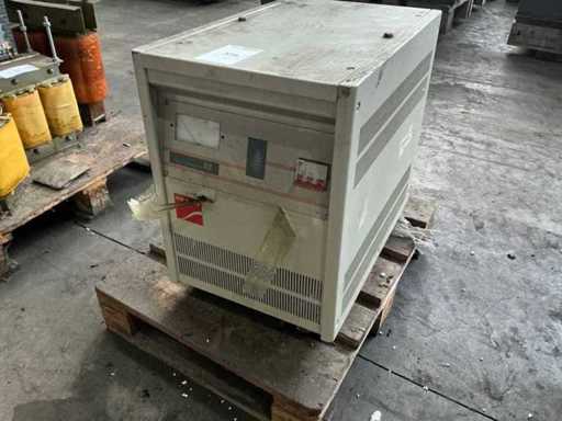 Stabilizatorul de tensiune Salicru RET 6-2 T/T