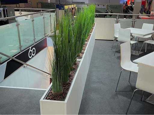 6 macetas para exposición: 1404 cm de largo, 21,5 cm de profundidad y 50,5 cm de alto, hecho de aglomerado blanco recubierto