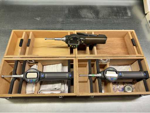   3 vis de mesure internes à 3 points