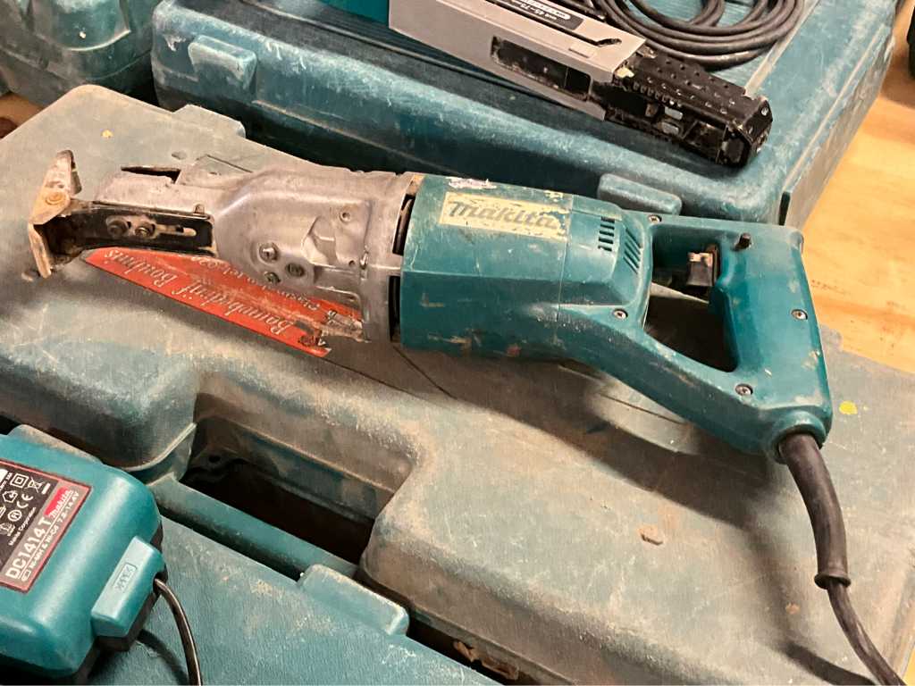 Makita recipro best sale saw jr3000v