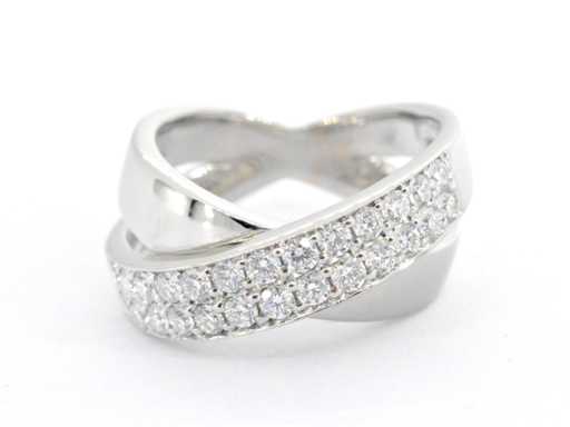 White gold cross over row ring with brilliant cut high quality diamonds