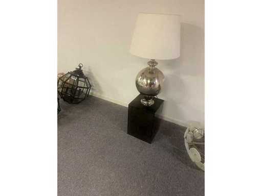 Lampe d’écran originale exclusive EICHHOLTZ couleur blanc, base en marbre noir 140 x 60 cm 