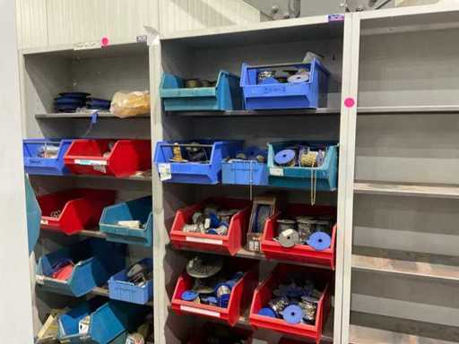 Metalen kasten met inhoud (2x)