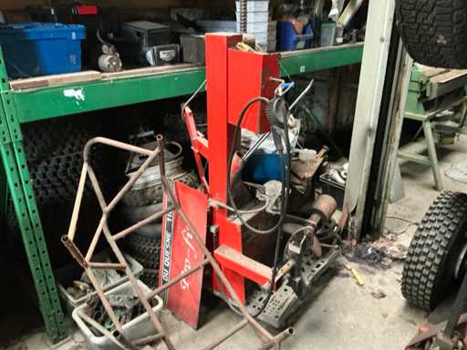 Tire removal and assembly device