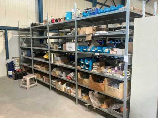 Charge von Lkw-Teilen