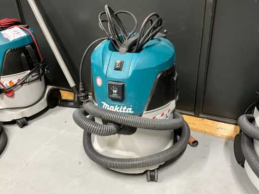 Makita VC2512L Industrial vacuum cleaner