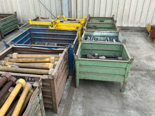 Lotto di barre filettate con dadi